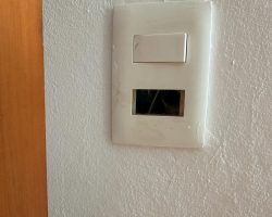 offener Lichtschalter