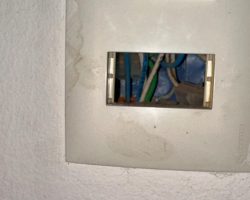 offener Lichtschalter Nahaufnahme