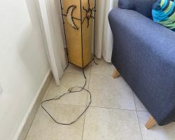 Stehlampe mit stromschlagenden Argumenten sie nicht zu benutzen